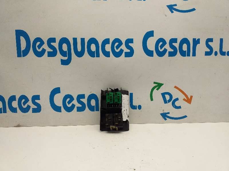 Recambio de mando elevalunas delantero izquierdo para audi a4 berlina (b5) 1.9 tdi referencia OEM IAM    Recambio de mando elevalunas delantero izquierdo para audi a4 berlina (b5) 1.9 tdi referencia OEM IAM