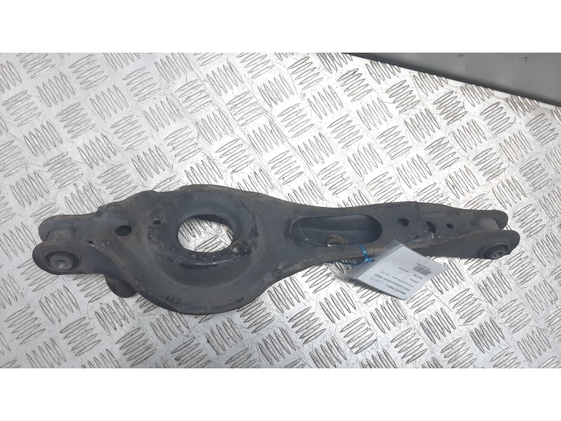 Recambio de brazo suspension inferior trasero derecho para ford focus lim. (cb4) titanium referencia OEM IAM 1517403  