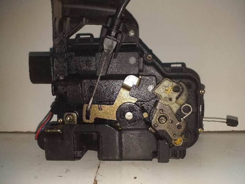 Recambio de cerradura puerta delantera derecha para volkswagen passat berlina (3b2) comfortline referencia OEM IAM   