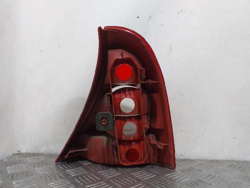 Recambio de piloto trasero izquierdo para renault clio ii symbol 1.5 dci expression referencia OEM IAM   