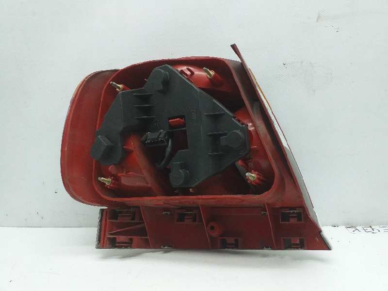 Recambio de piloto trasero derecho para audi a4 berlina (b5) 1.8 referencia OEM IAM 8D0945112A  