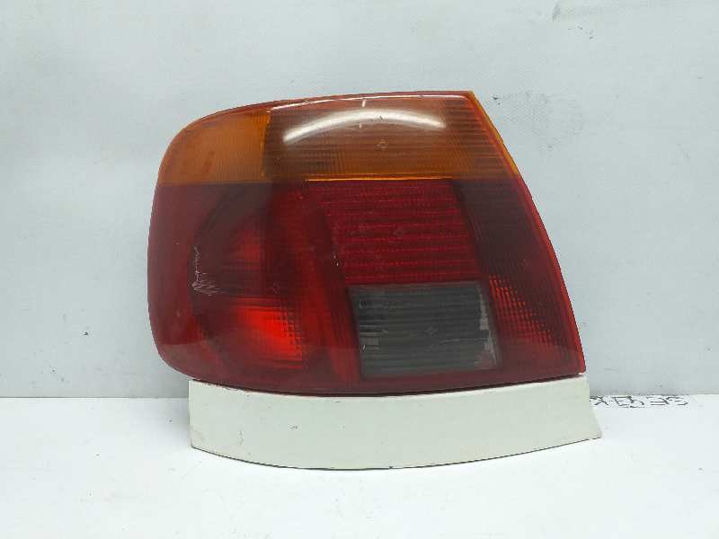 Recambio de piloto trasero izquierdo para audi a4 berlina (b5) 1.8 referencia OEM IAM 8D0945111A  