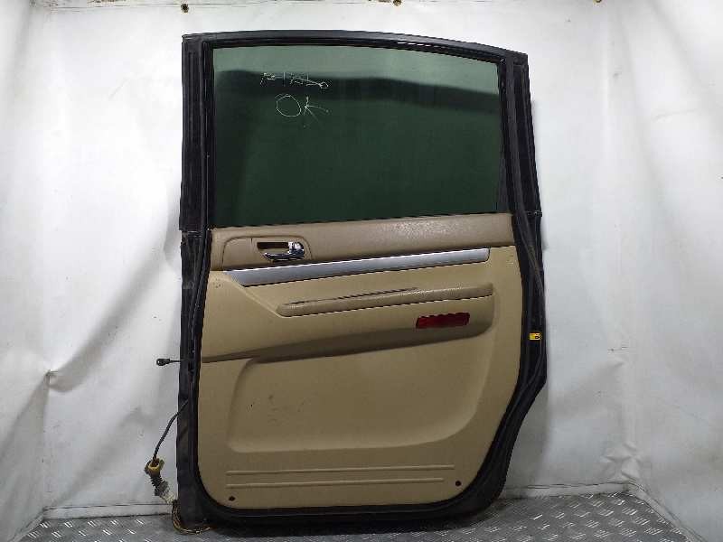 Recambio de puerta trasera derecha para ssangyong rodius xdi referencia OEM IAM  NEGRA 
