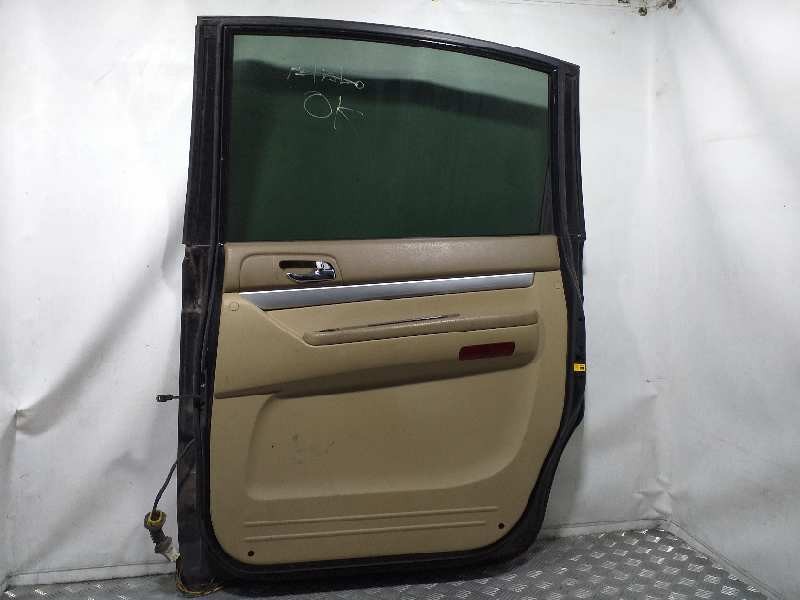 Recambio de puerta trasera derecha para ssangyong rodius xdi referencia OEM IAM  NEGRA 