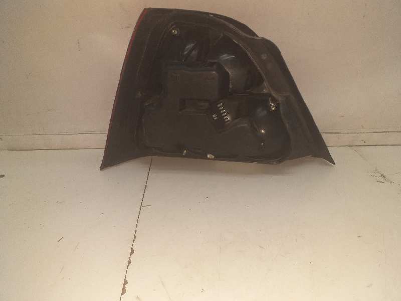 Recambio de piloto trasero derecho para mg serie 200 (rf) 214 si (3-ptas.) referencia OEM IAM XFB10088  