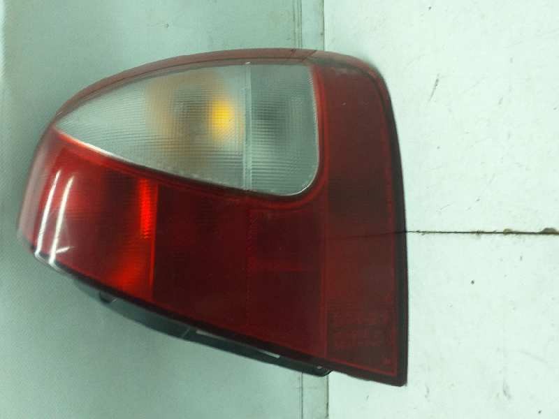 Recambio de piloto trasero derecho para daewoo nubira berlina cdx referencia OEM IAM 96272042  