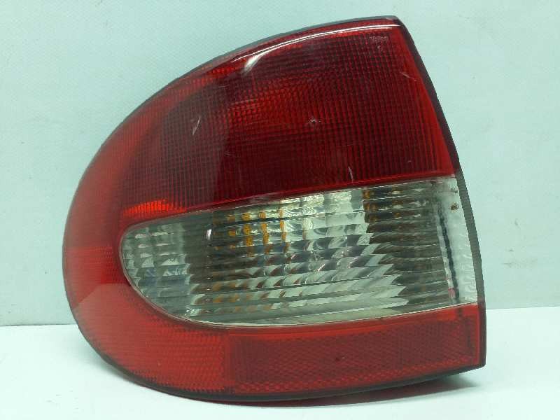 Recambio de piloto trasero izquierdo para renault megane i fase 2 classic (la..) 1.9 d expression referencia OEM IAM 7700428058 