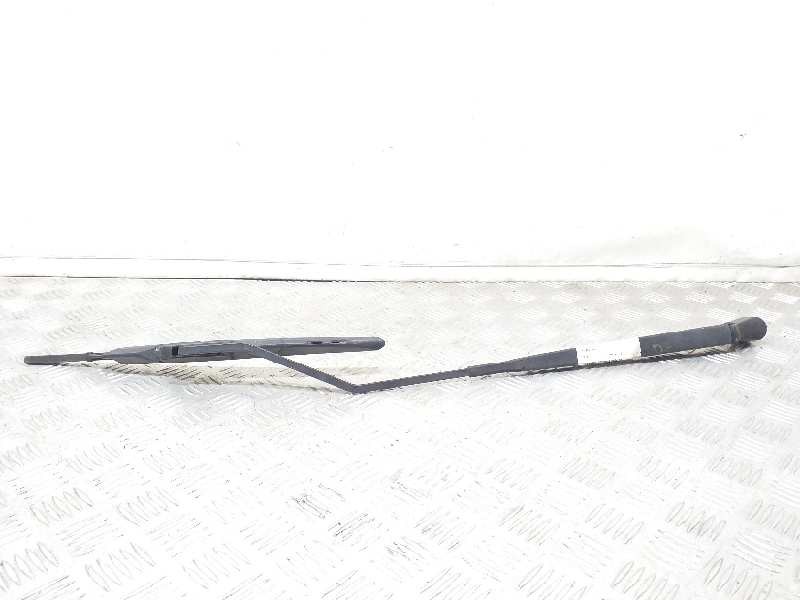Recambio de brazo limpia delantero derecho para peugeot 1007 dolce referencia OEM IAM   