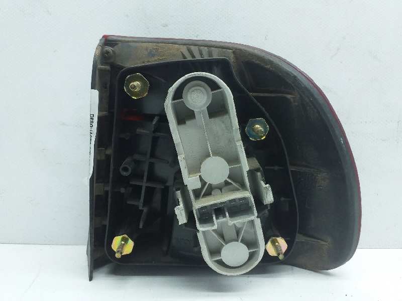 Recambio de piloto trasero izquierdo para volvo v40 familiar 1.8i referencia OEM IAM   