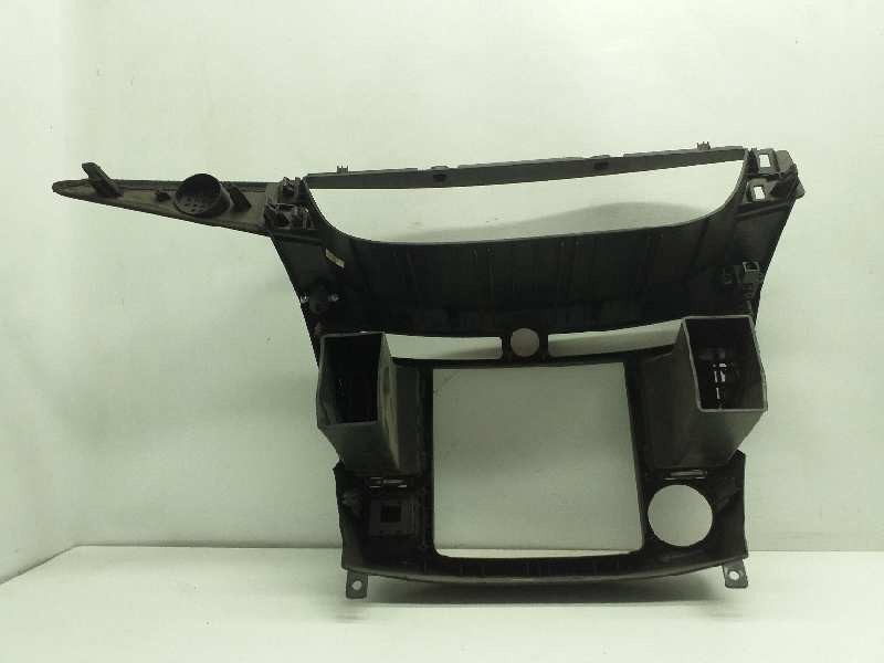 Recambio de consola central para ssangyong rodius xdi limited awd referencia OEM IAM   