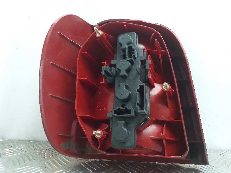 Recambio de piloto trasero derecho para volkswagen polo berlina (6n2) conceptline referencia OEM IAM   