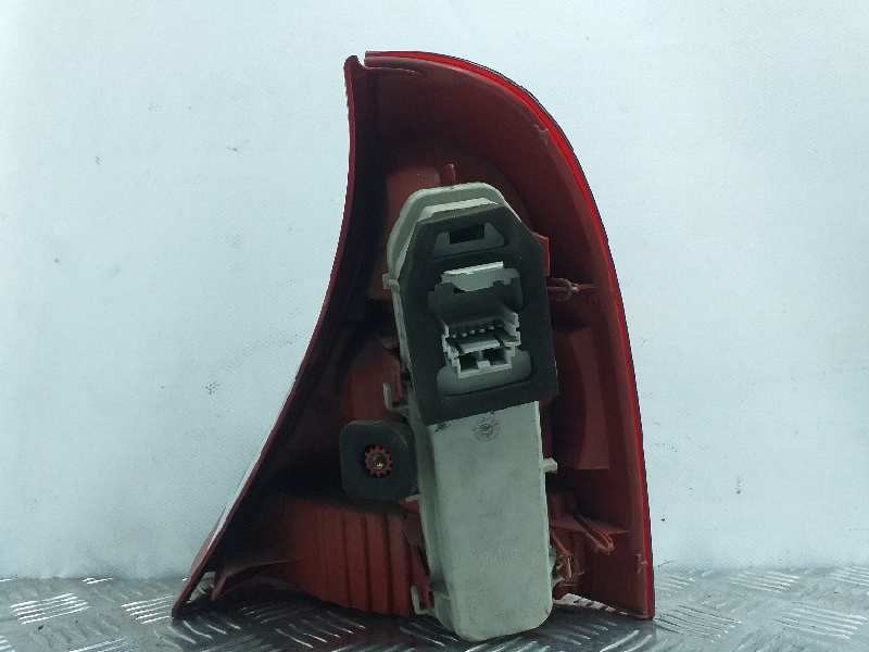 Recambio de piloto trasero izquierdo para renault clio ii fase ii (b/cb0) authentique referencia OEM IAM   