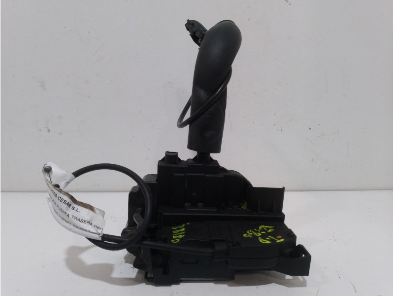 Recambio de cerradura puerta trasera derecha para renault megane iii sport tourer emotion referencia OEM IAM 825028873R  