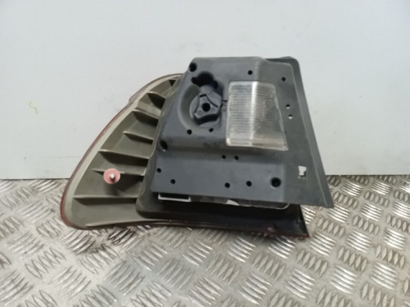 Recambio de piloto trasero derecho para bmw serie 3 berlina (e46) 320d referencia OEM IAM 63216946534  