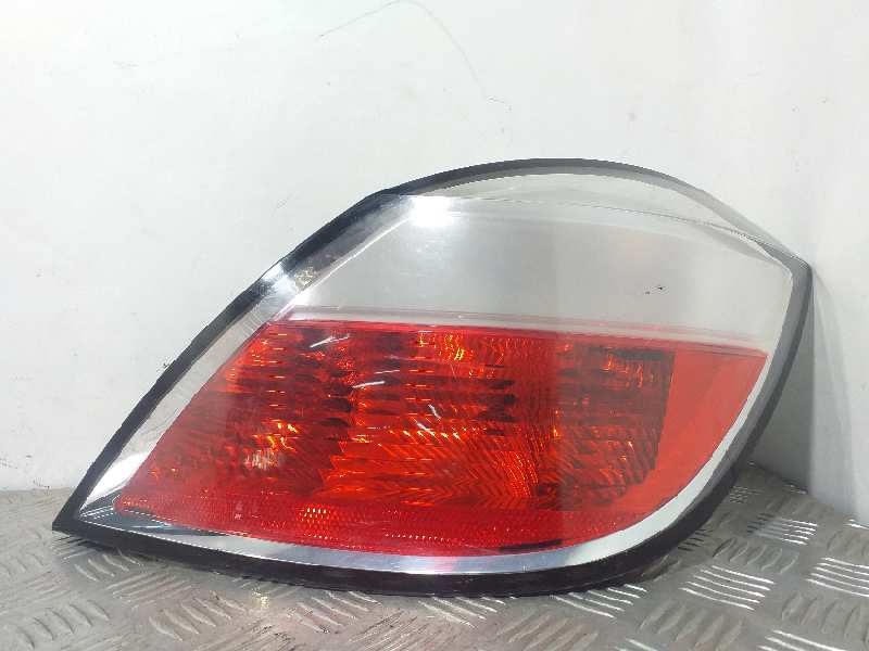 Recambio de piloto trasero derecho para opel astra h berlina elegance referencia OEM IAM 93190305  