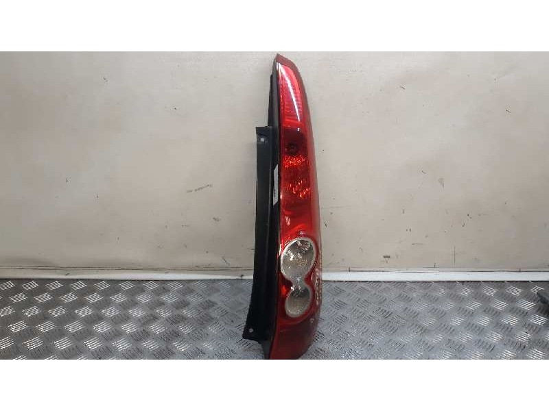 Recambio de piloto trasero derecho para ford fiesta (cbk) ghia referencia OEM IAM   