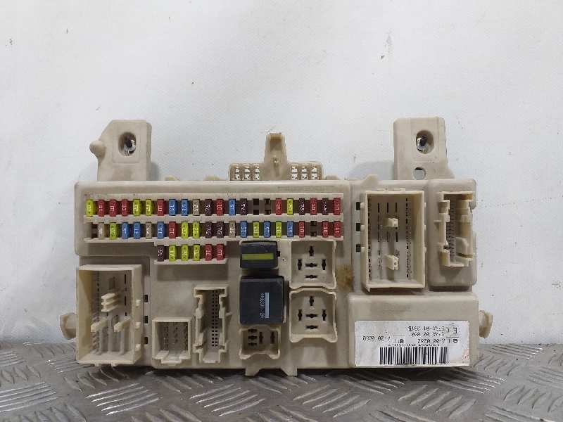 Recambio de caja reles / fusibles para ford focus berlina (cap) ghia referencia OEM IAM 4M5T14014LED  