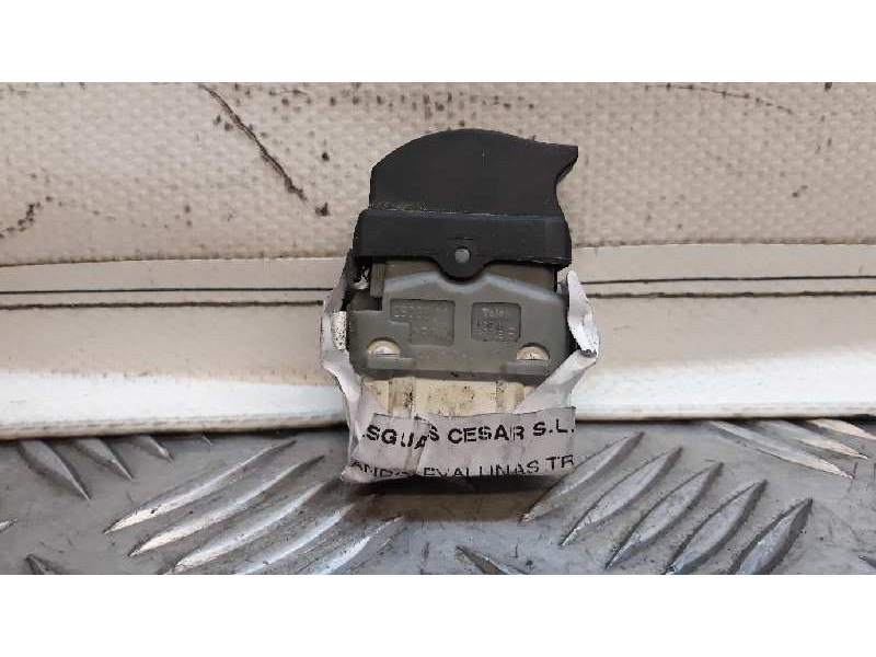 Recambio de mando elevalunas trasero derecho para renault scenic ii 1.9 dci diesel referencia OEM IAM 2808201  