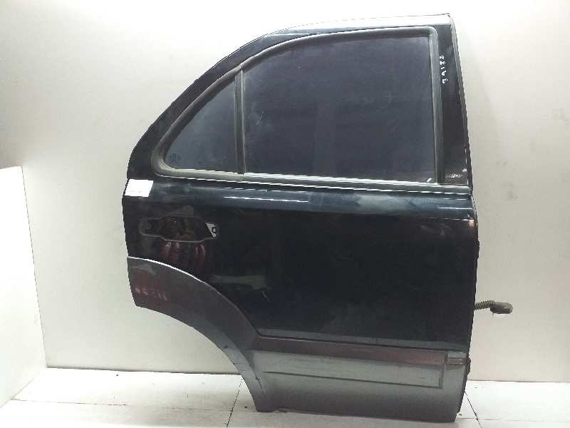 Recambio de puerta trasera derecha para kia sorento 2.5 crdi ex referencia OEM IAM 770043E100 NEGRO 