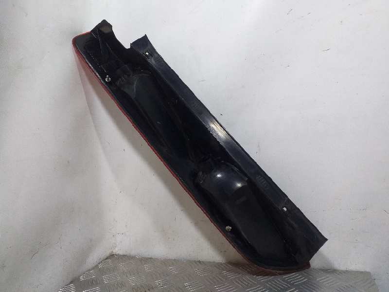 Recambio de piloto trasero derecho para ford focus berlina (cap) ghia referencia OEM IAM 1333832  