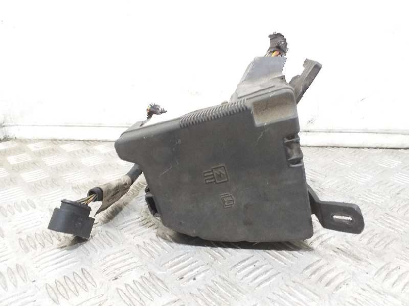 Recambio de caja reles / fusibles para ford fiesta (cb1) referencia OEM IAM 8V5114B144  