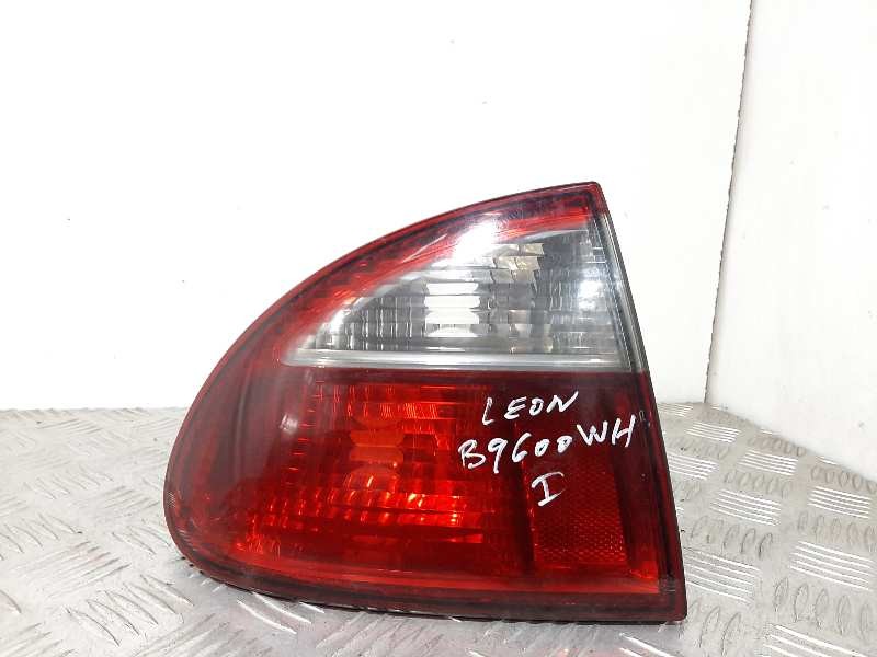 Recambio de piloto trasero izquierdo para seat leon (1m1) signo referencia OEM IAM 1M6945111  