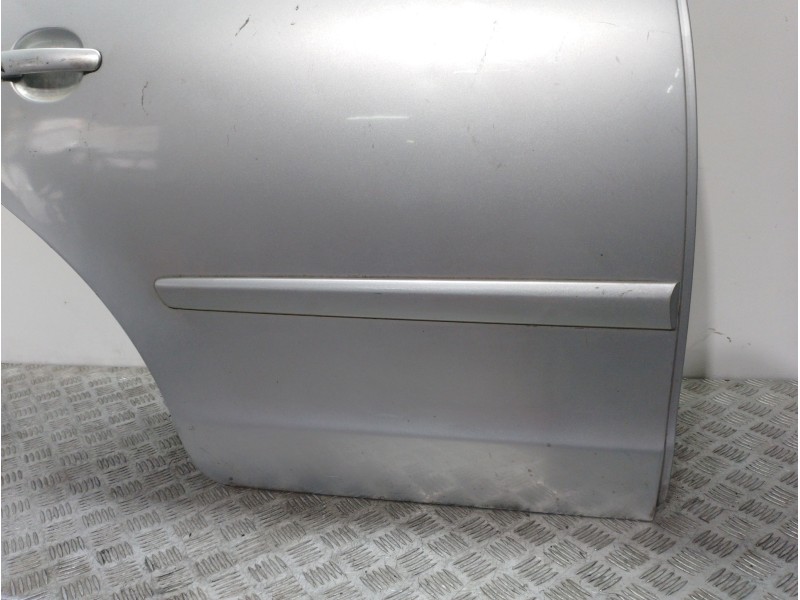 Recambio de puerta trasera derecha para volkswagen polo berlina (6n2) referencia OEM IAM  PLATA 