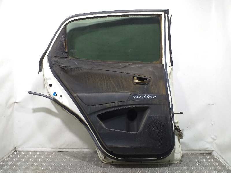 Recambio de puerta trasera izquierda para ssangyong korando referencia OEM IAM  BLANCO 