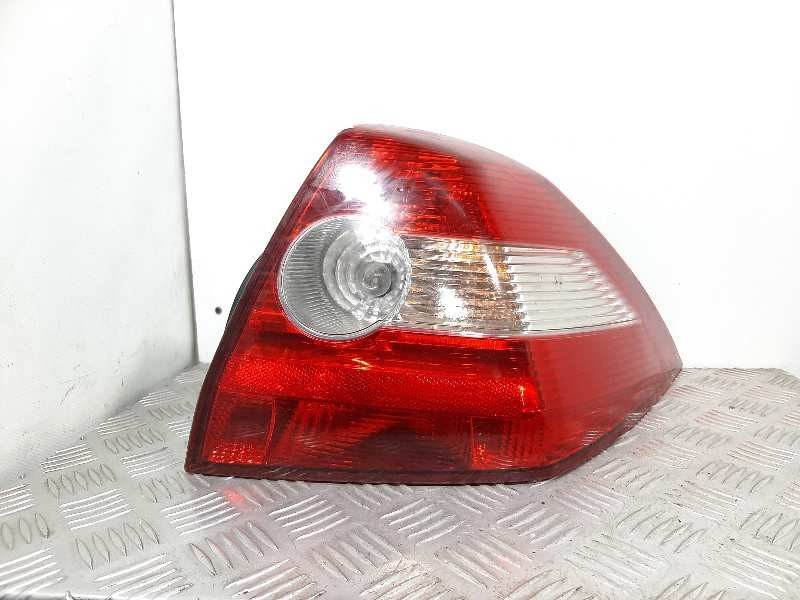 Recambio de piloto trasero derecho para renault megane ii classic berlina confort expression referencia OEM IAM 8200142681  