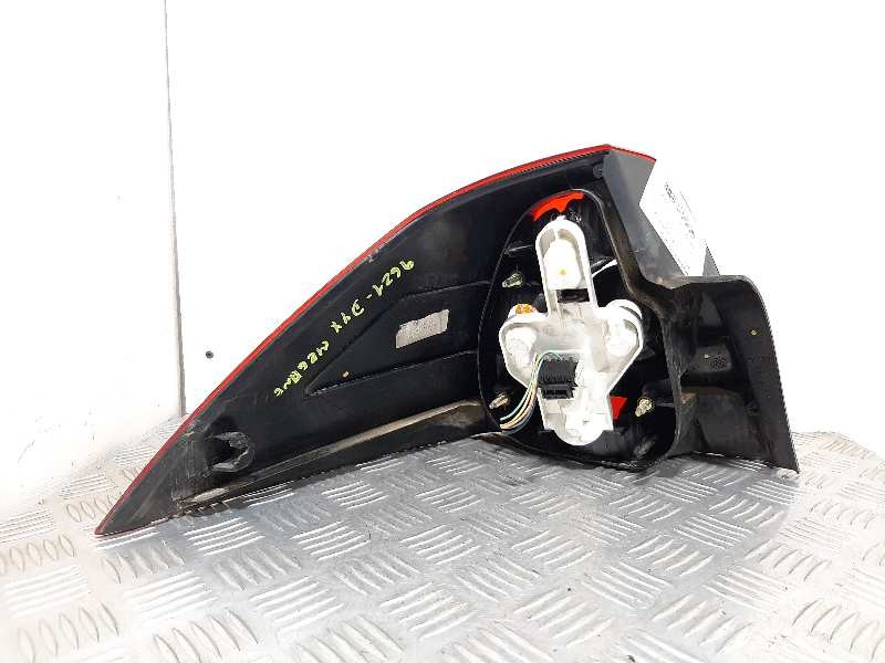 Recambio de piloto trasero derecho para renault megane ii classic berlina confort expression referencia OEM IAM 8200142681  