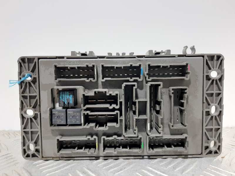 Recambio de caja reles / fusibles para mini mini (r50,r53) one referencia OEM IAM 518030507  