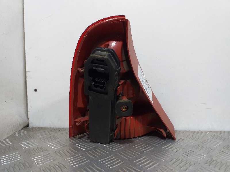 Recambio de piloto trasero derecho para renault clio ii fase ii (b/cb0) billabong referencia OEM IAM 8200917487  