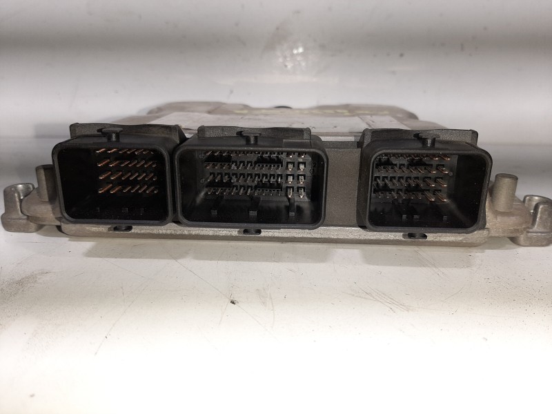 Recambio de centralita motor uce para peugeot 307 (s1) xt referencia OEM IAM 0281011081  