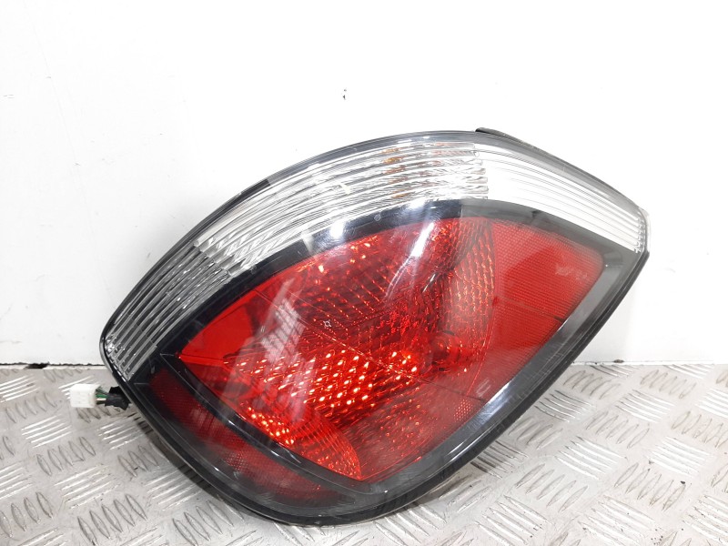 Recambio de piloto trasero derecho para kia rio 1.5 crdi active referencia OEM IAM 924021G210  