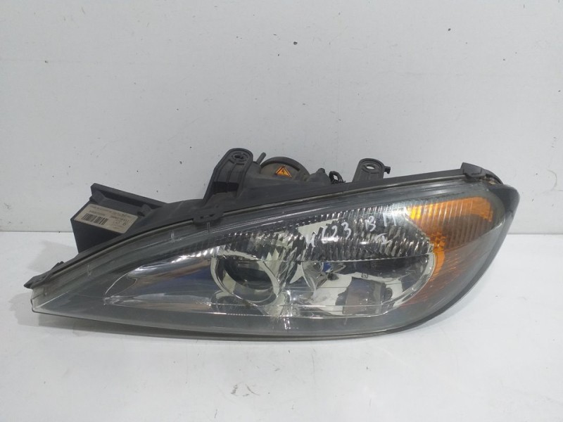 Recambio de faro izquierdo para nissan primera berlina (p11) comfort referencia OEM IAM 89005899 260609F611  Recambio de faro izquierdo para nissan primera berlina (p11) comfort referencia OEM IAM 89005899 260609F611