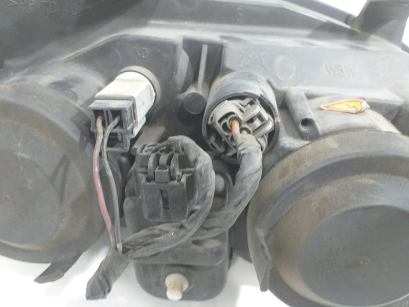 Recambio de faro izquierdo para nissan primera berlina (p11) comfort referencia OEM IAM 89005899 260609F611  Recambio de faro izquierdo para nissan primera berlina (p11) comfort referencia OEM IAM 89005899 260609F611