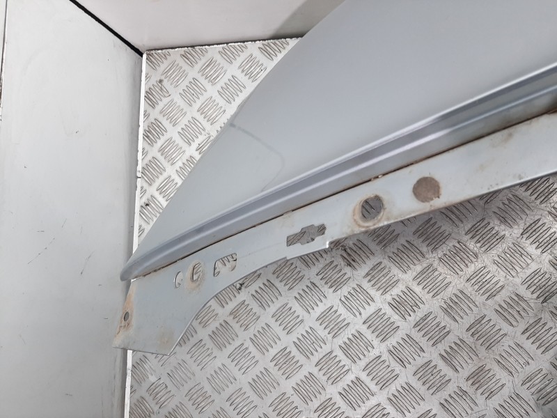 Recambio de aleta delantera derecha para volkswagen touareg (7la) tdi r5 referencia OEM IAM 7L6821102K PLATA 