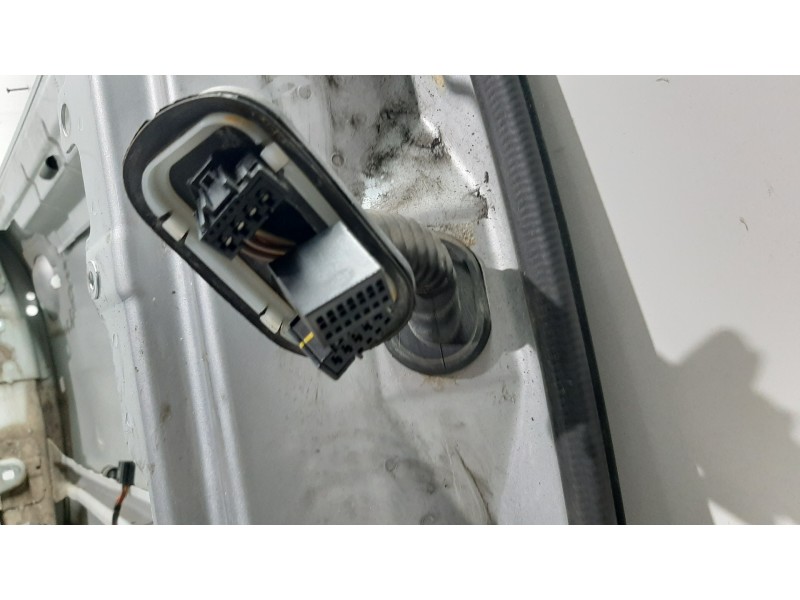 Recambio de puerta delantera izquierda para volkswagen touareg (7la) tdi r5 referencia OEM IAM 7L0831055L PLATA 