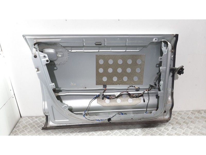 Recambio de puerta delantera izquierda para volkswagen touareg (7la) tdi r5 referencia OEM IAM 7L0831055L PLATA 