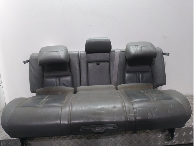 Recambio de asientos traseros para jeep gr. cherokee (wh) 3.0 crd laredo referencia OEM IAM   