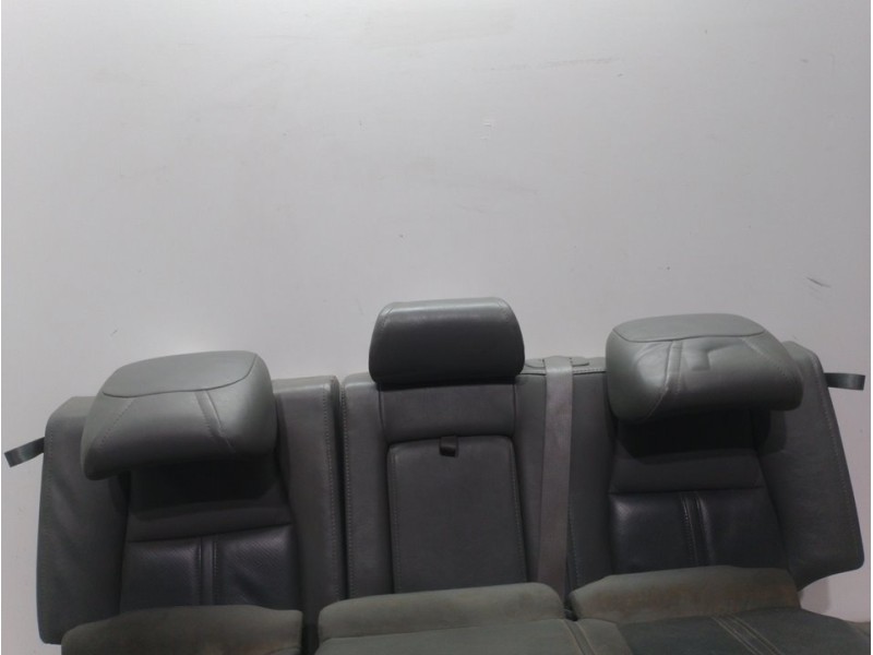 Recambio de asientos traseros para jeep gr. cherokee (wh) 3.0 crd laredo referencia OEM IAM   
