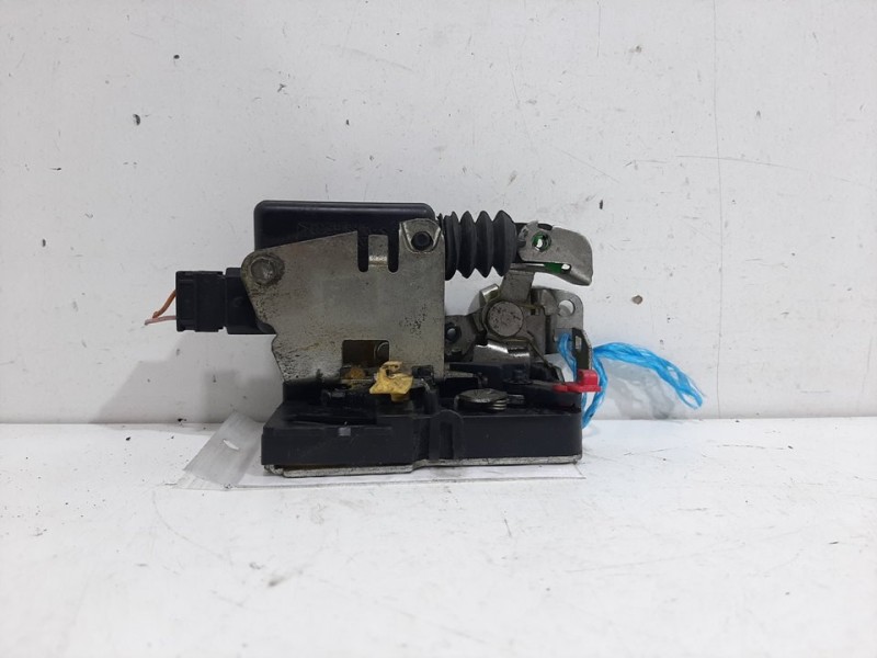 Recambio de cerradura puerta delantera izquierda para dacia logan básico referencia OEM IAM 6001547504  