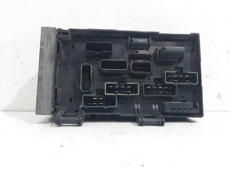 Recambio de caja reles / fusibles para chrysler voyager (rg) 2.8 crd grand voyager limited referencia OEM IAM 05144589AF  