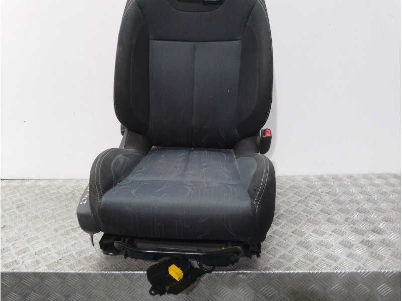 Recambio de asiento delantero derecho para citroën c4 lim. collection referencia OEM IAM    Recambio de asiento delantero derecho para citroën c4 lim. collection referencia OEM IAM