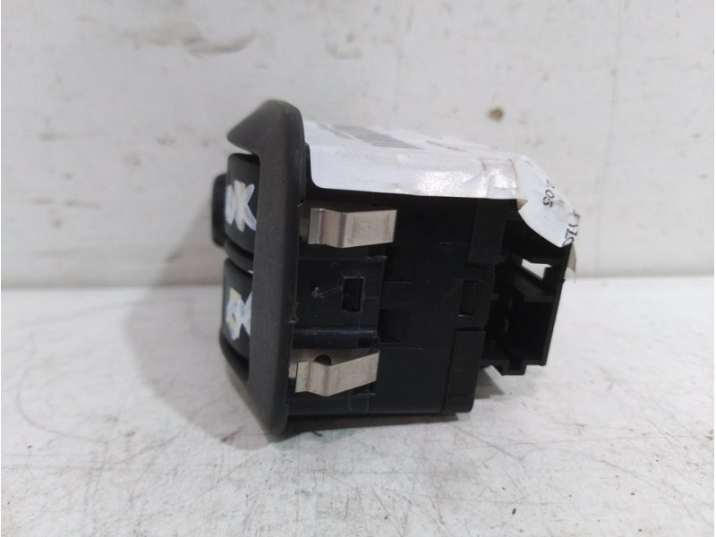 Recambio de mando elevalunas delantero izquierdo para peugeot 206 berlina xs referencia OEM IAM   