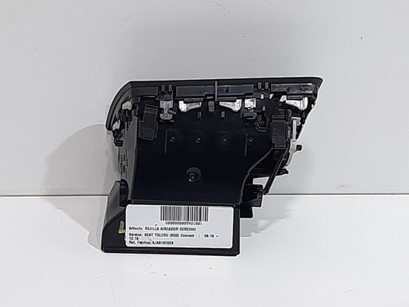 Recambio de rejilla aireador derecho para seat toledo (kg3) connect referencia OEM IAM 5JA819702B  