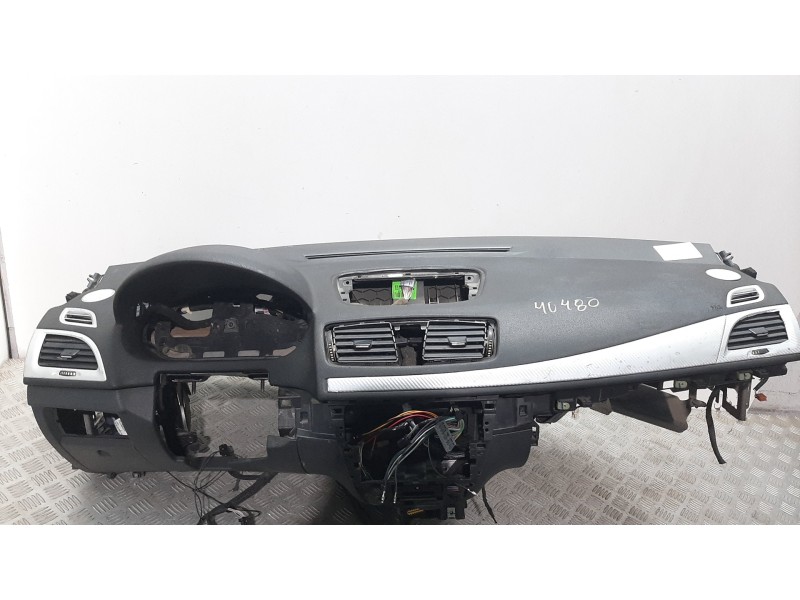 Recambio de salpicadero para renault megane iii coupe dynamique referencia OEM IAM 681000022R  