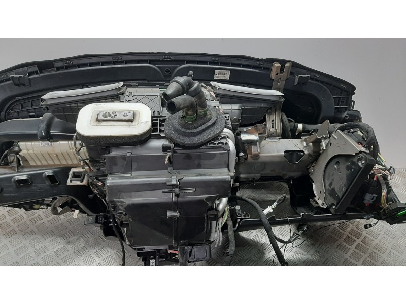 Recambio de salpicadero para renault megane iii coupe dynamique referencia OEM IAM 681000022R  