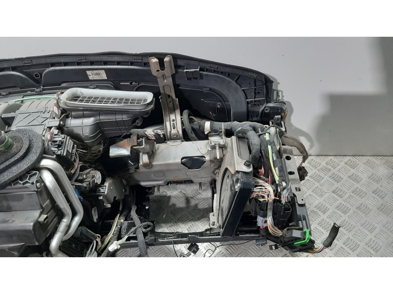 Recambio de salpicadero para renault megane iii coupe dynamique referencia OEM IAM 681000022R  