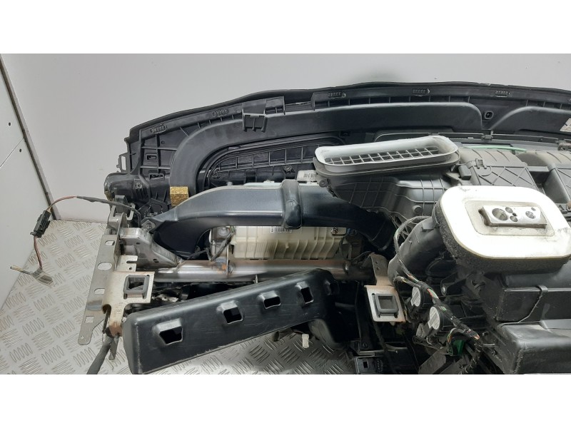 Recambio de salpicadero para renault megane iii coupe dynamique referencia OEM IAM 681000022R  